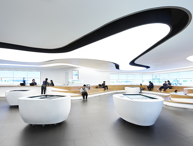 VMSD Explores PLDT’s Smart Flagship Store